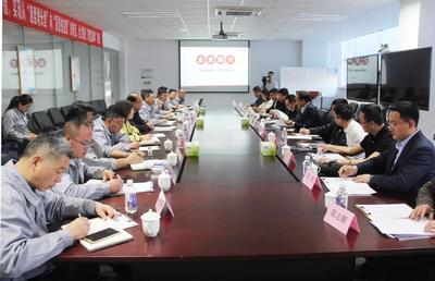 中國(guó)汽車工業(yè)協(xié)會(huì)副秘書(shū)長(zhǎng)葉盛基一行蒞臨華晨專用車調(diào)研并指導(dǎo)廣告設(shè)計(jì)工作